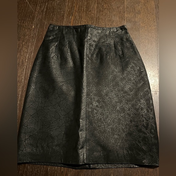 Vintage Designer Leather/ Snake Skin Print Black Midi Skirt Size 4 - Picture 3 of 10